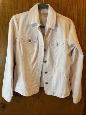 Classic Women's white fitted Denim Jacket